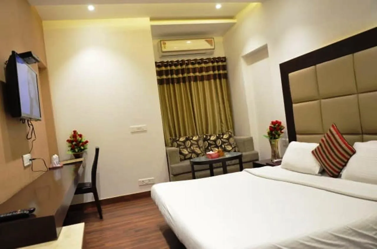 Hotel Vipul Grand Gurgaon